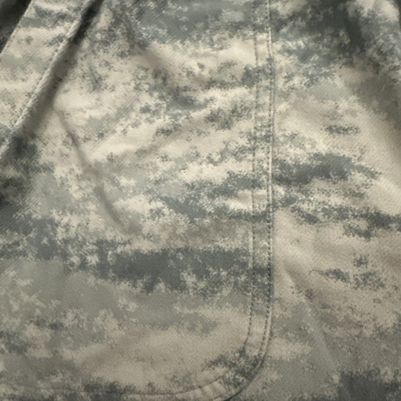 Athleta Farallon Women's Shorts Size XL Color "Fog Camo Coast Gray" NEW - Picture 2 of 10